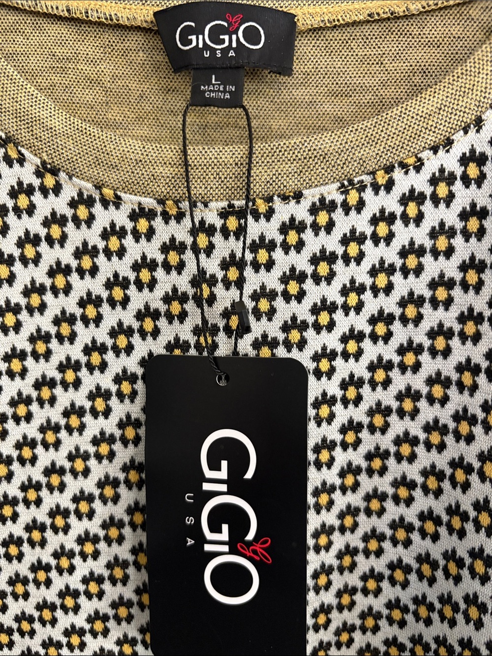 Gigio USA Cream and Gold Short Sleeve Knit Pocket Dress - Picture 2 of 4